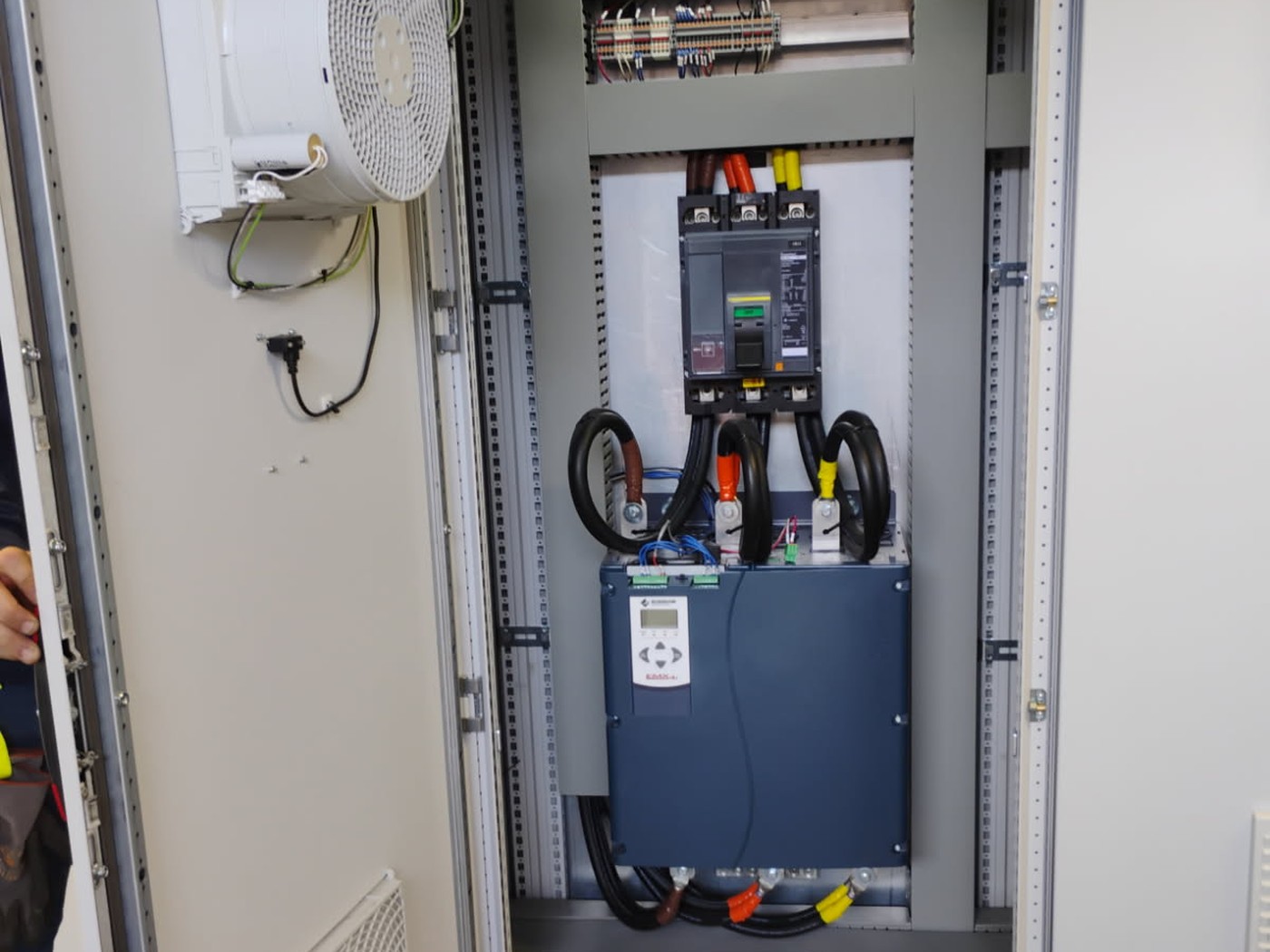 Chapman-built variable frequency drive panel, MCP 7 — main breaker over a Control Techniques drive on copper-lugged cable